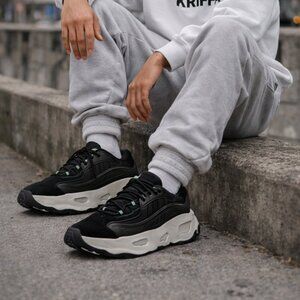 Adidas Original Oznova Size 11.5 Casual Sneaker